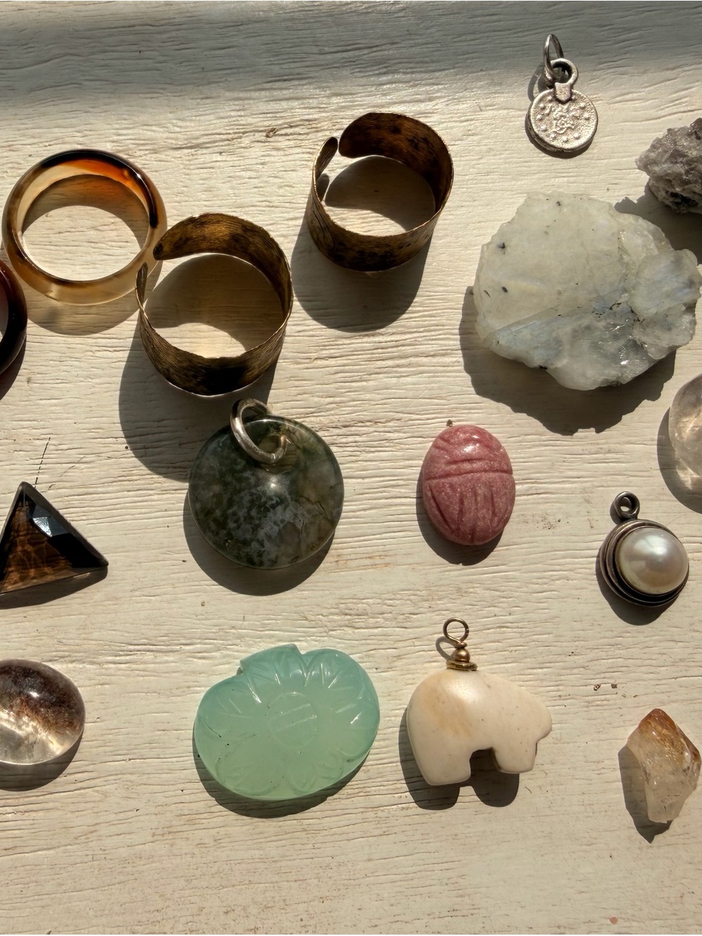 Mixed lot of cabachon, beads and pendant/ charms! Genuine stones